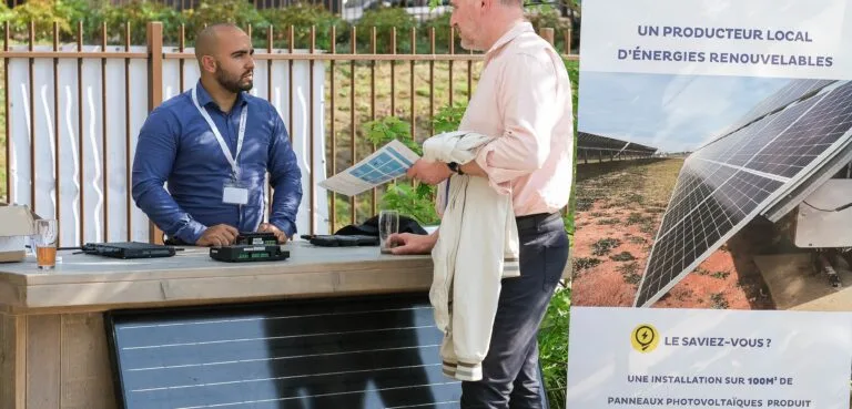 agent de la rme avec équipement électrique